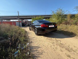 2013 BMW 5 серии 520i VI (F10/F11/F07), чёрный, 1799999 рублей, вид 3