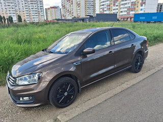 2017 Volkswagen Polo V Рестайлинг, коричневый, 1200000 рублей, вид 1