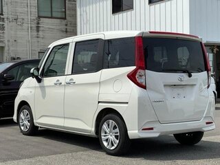 2022 Toyota Roomy I Рестайлинг, белый, 910004 рублей, вид 2
