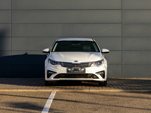 2019 Kia Optima IV Рестайлинг, белый, 1895000 рублей - вид 1