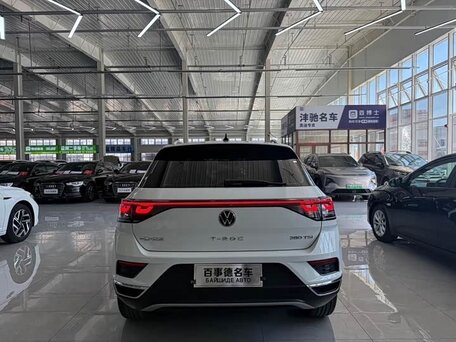 2023 Volkswagen T-Roc I Рестайлинг, белый, 2280000 рублей, вид 4
