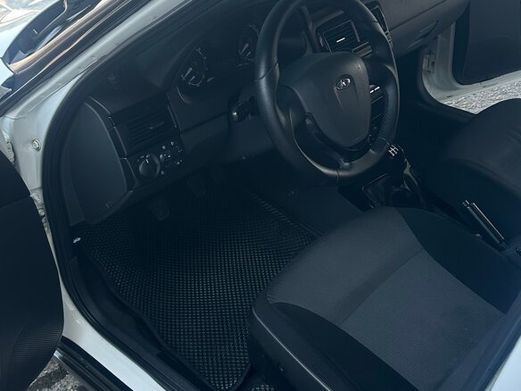 2017 Lada (ВАЗ) Priora I Рестайлинг, белый, 865000 рублей - вид 18