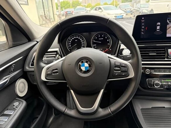 2023 BMW 1 серии 120i III (F52) Рестайлинг, белый, 1950000 рублей - вид 8