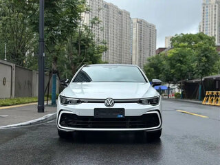 2023 Volkswagen Golf VIII, серый, 1789025 рублей, вид 2