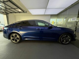 2021 Kia K5 III, синий, 2850000 рублей, вид 4