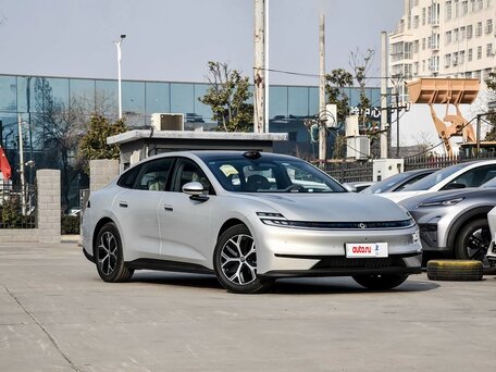 2026 Changan Qiyuan A06 51.48 kWh, серебристый, 2582900 рублей, вид 4