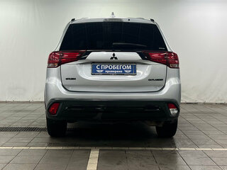 2019 Mitsubishi Outlander III Рестайлинг 3, серебристый, 1810000 рублей, вид 3