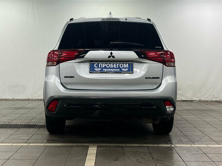 2019 Mitsubishi Outlander III Рестайлинг 3, серебристый, 1900000 рублей, вид 3