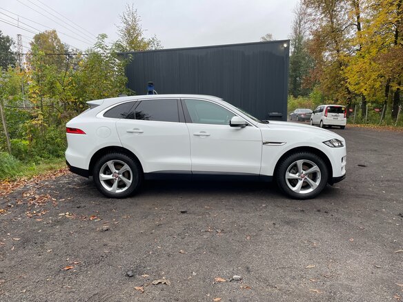 2020 Jaguar F-Pace I, белый, 3650000 рублей - вид 2