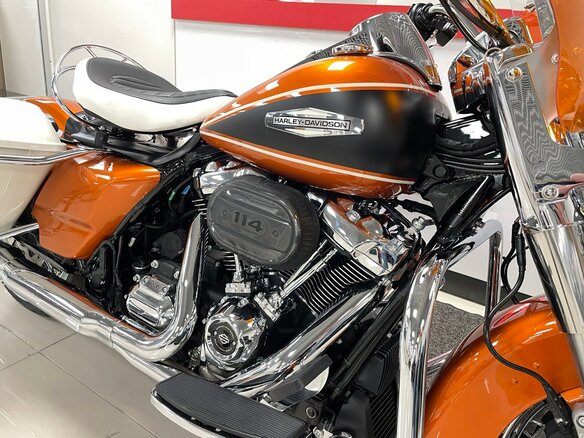 2023 Harley-Davidson Electra Glide, оранжевый, 3790000 рублей - вид 18