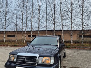1991 Mercedes-Benz W124 300, синий, 340000 рублей, вид 2