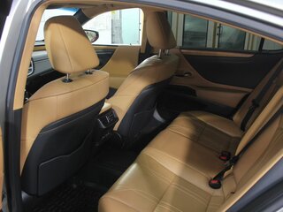 2021 Lexus ES 250 VII Рестайлинг, серый, 4999000 рублей, вид 3