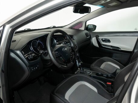 2017 Kia Ceed II Рестайлинг, серебристый, 1255000 рублей, вид 5
