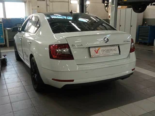 2018 Skoda Octavia III (A7) Рестайлинг, белый, 1999000 рублей, вид 4