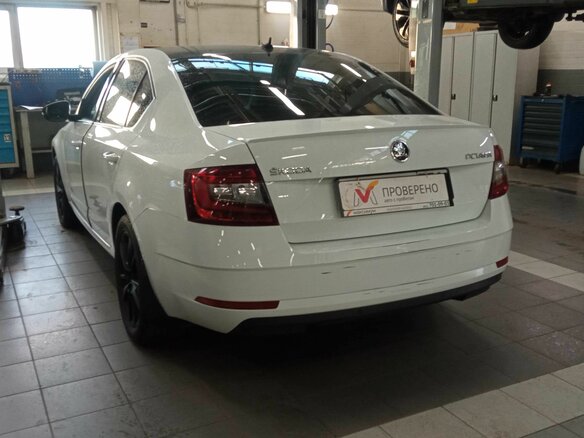 2018 Skoda Octavia III (A7) Рестайлинг, белый, 1999000 рублей - вид 3