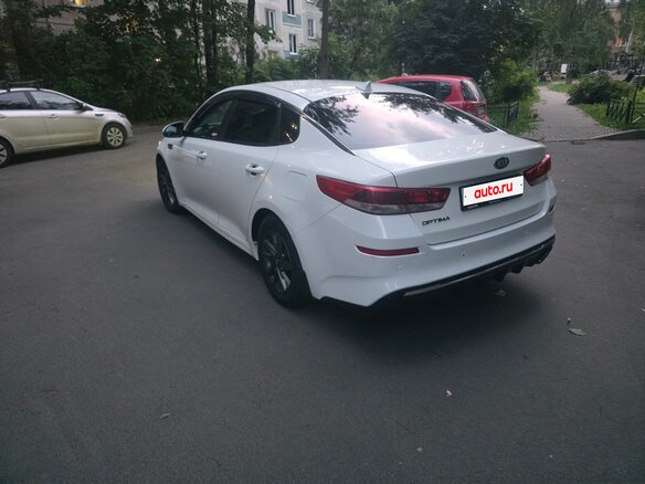 2019 Kia Optima IV Рестайлинг, белый, 1640000 рублей - вид 6