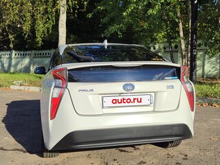 2016 Toyota Prius IV (XW50), белый, 1400000 рублей, вид 4