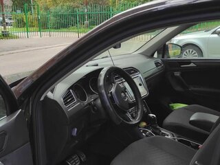 2018 Volkswagen Tiguan II, чёрный, 2350000 рублей, вид 3