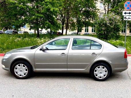 2011 Skoda Octavia II (A5) Рестайлинг, серый, 739000 рублей, вид 4