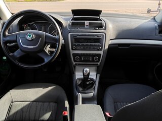 2010 Skoda Octavia II (A5) Рестайлинг, серый, 720000 рублей, вид 5