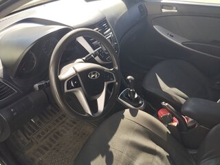 2013 Hyundai Solaris I, белый, 623000 рублей, вид 4