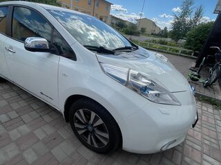 2014 Nissan Leaf (EM57) I (ZE0/AZE0), белый, 1350000 рублей, вид 1