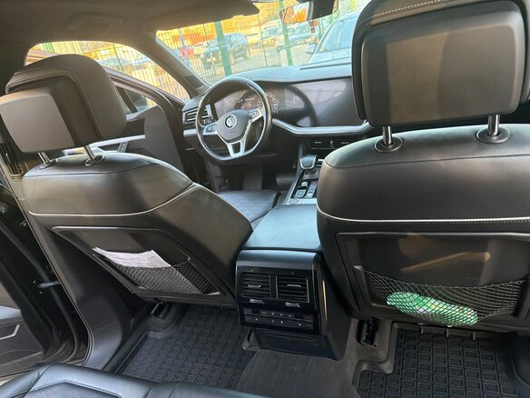 2018 Volkswagen Touareg III, чёрный, 4050000 рублей - вид 6