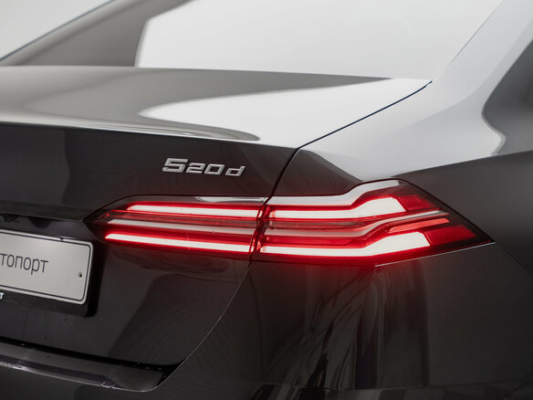 2023 BMW 5 серии 520d xDrive VIII (G60/G61/G68), серый, 7800000 рублей - вид 7