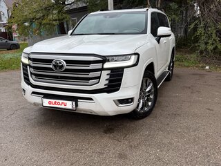 2022 Toyota Land Cruiser 300 Series, белый, 8790000 рублей, вид 3
