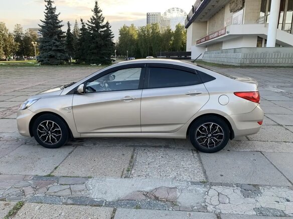 2014 Hyundai Solaris I, бежевый, 850000 рублей - вид 2