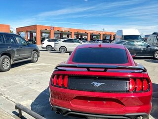 2022 Ford Mustang VI Рестайлинг, красный, 4000000 рублей, вид 2