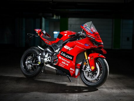 2026 Ducati Panigale V4, красный, 14000000 рублей, вид 1