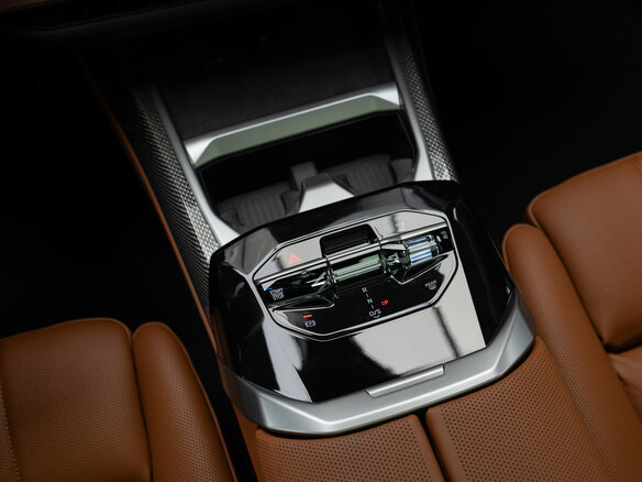 2026 BMW 7 серии 740 xDrive VII (G70) Рестайлинг, чёрный, 26290000 рублей - вид 17