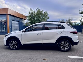 2021 Kia Rio X IV Рестайлинг, белый, 1820000 рублей, вид 3