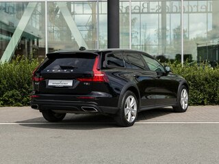2020 Volvo V60 Cross Country II, чёрный, 2930000 рублей, вид 2