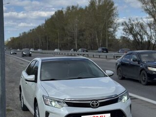 2015 Toyota Camry VII (XV50) Рестайлинг, белый, 2005000 рублей, вид 3