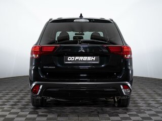 2020 Mitsubishi Outlander III Рестайлинг 3, чёрный, 2345000 рублей, вид 4