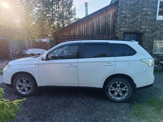 2012 Mitsubishi Outlander III, белый, 1650000 рублей, вид 3