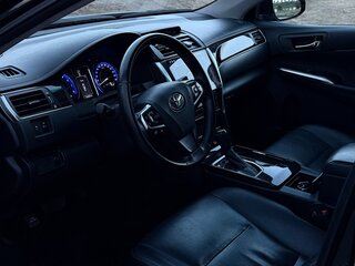 2017 Toyota Camry VII (XV50) Рестайлинг, чёрный, 2000000 рублей, вид 5