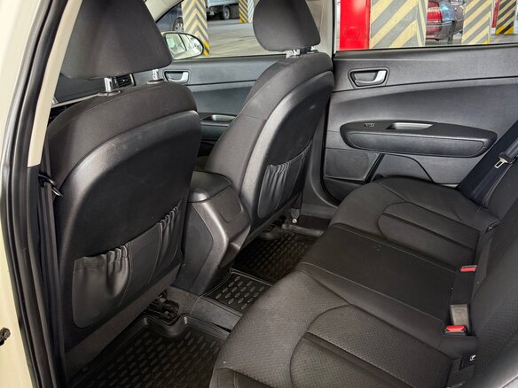 2019 Kia Optima IV Рестайлинг, белый, 1100000 рублей - вид 14