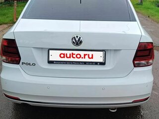 2017 Volkswagen Polo V Рестайлинг, белый, 1400000 рублей, вид 4