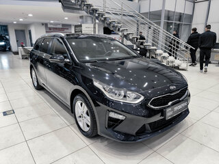 2019 Kia Ceed III, чёрный, 1900000 рублей, вид 3