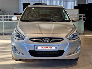 2014 Hyundai Solaris I, серебристый, 699000 рублей, вид 2