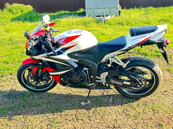 2008 Honda CBR 600RR, белый, 750000 рублей - вид 3