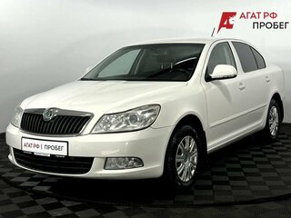 2013 Skoda Octavia II (A5) Рестайлинг, белый, 820000 рублей, вид 1