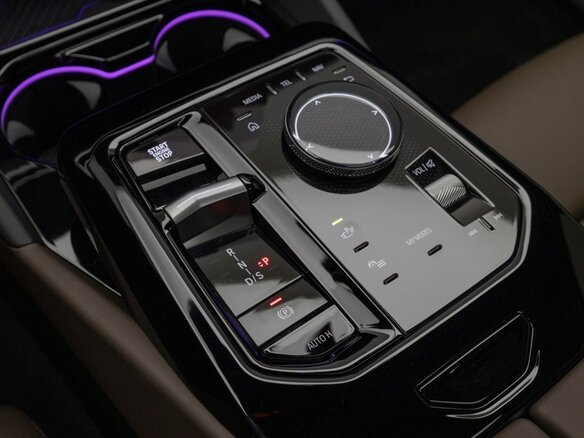 2025 BMW 5 серии 520i VIII (G60/G61/G68), серый, 6300000 рублей - вид 13