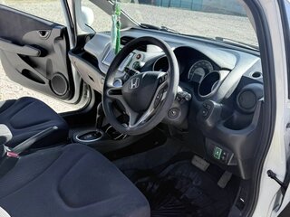2010 Honda Fit Hybrid II, белый, 750000 рублей, вид 5