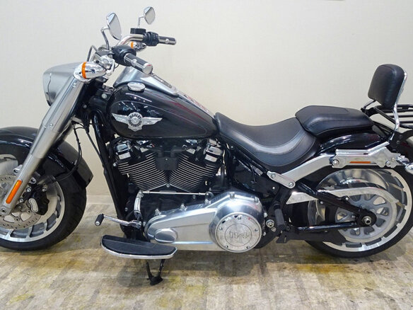 2019 Harley-Davidson Fat Boy, чёрный, 1610000 рублей - вид 2