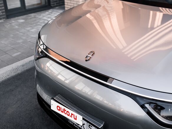 2025 Aito M8 53.4 kWh I, серебристый, 8000000 рублей - вид 9