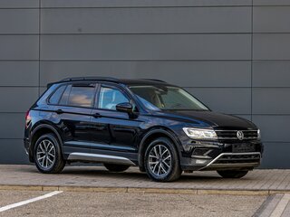 2019 Volkswagen Tiguan II, чёрный, 2395000 рублей, вид 3